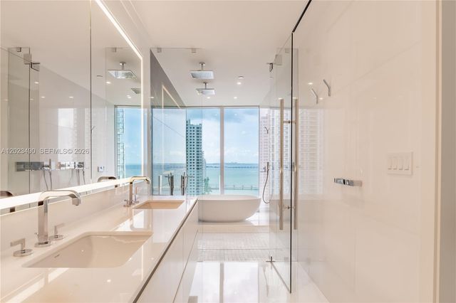 300 Biscayne Blvd Way 1704, Miami, FL 33131