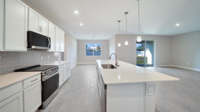 55 Beckner Ln, Palm Coast, FL 32137