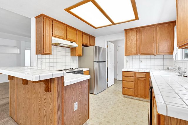 1315 E Loma Linda Avenue, Fresno, CA 93720