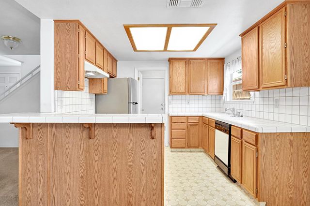 1315 E Loma Linda Avenue, Fresno, CA 93720