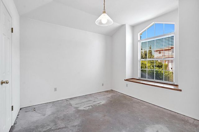 1315 E Loma Linda Avenue, Fresno, CA 93720