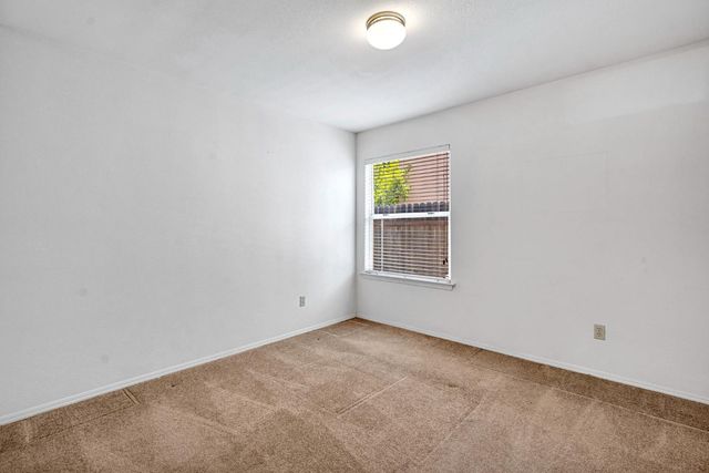 1315 E Loma Linda Avenue, Fresno, CA 93720