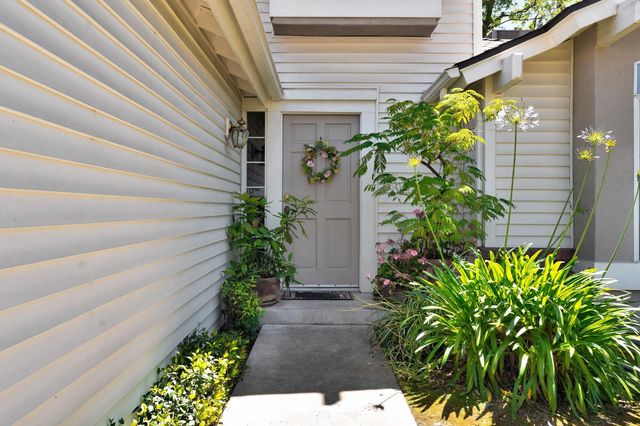 1315 E Loma Linda Avenue, Fresno, CA 93720
