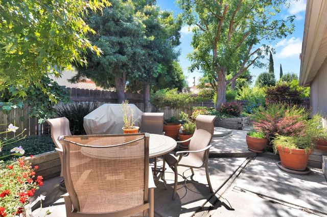 1315 E Loma Linda Avenue, Fresno, CA 93720