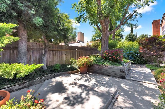 1315 E Loma Linda Avenue, Fresno, CA 93720
