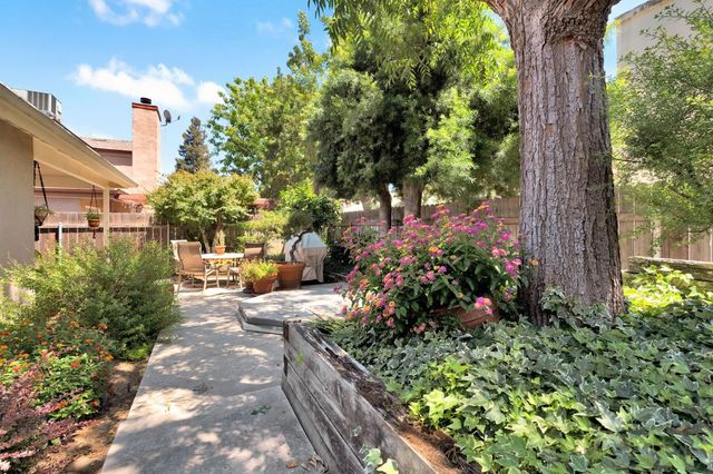 1315 E Loma Linda Avenue, Fresno, CA 93720