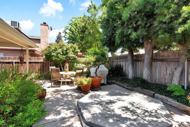 1315 E Loma Linda Avenue, Fresno, CA 93720