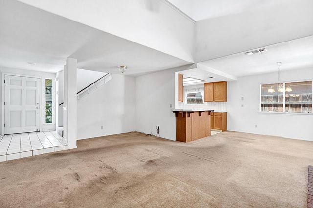 1315 E Loma Linda Avenue, Fresno, CA 93720