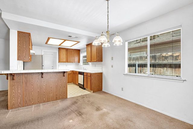 1315 E Loma Linda Avenue, Fresno, CA 93720