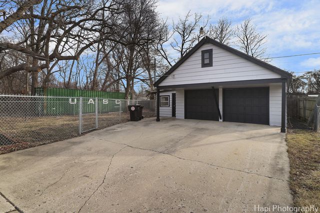 2610 S Thomas Court, Mchenry, IL 60051