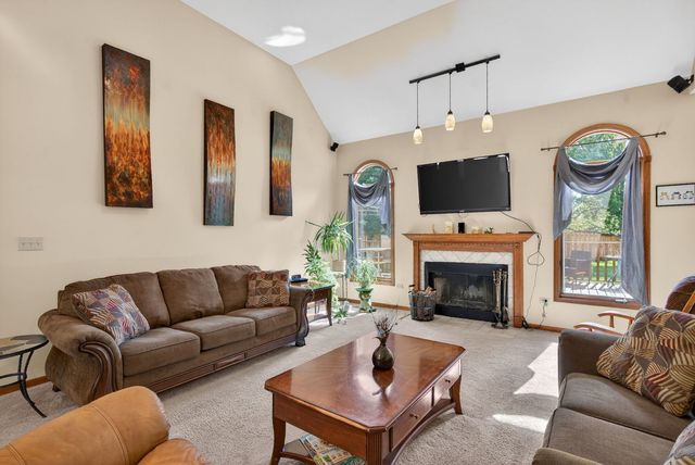 24453 S Blackhawk Drive, Channahon, IL 60410