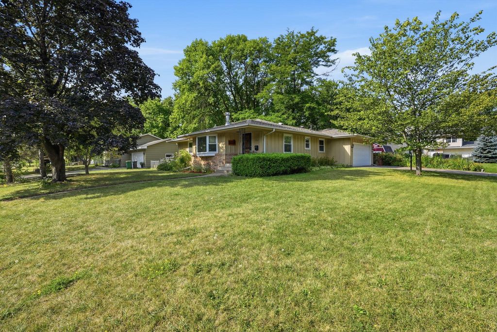 4549 Nevada Avenue N, New Hope, MN 55428