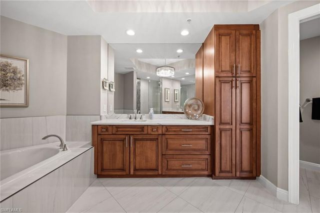 2090 W First ST G807, Fort Myers, FL 33901