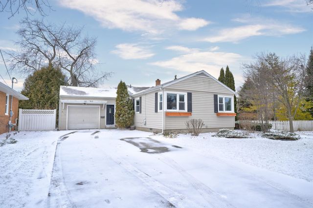 310 Burns Street, Essexville, MI 48732