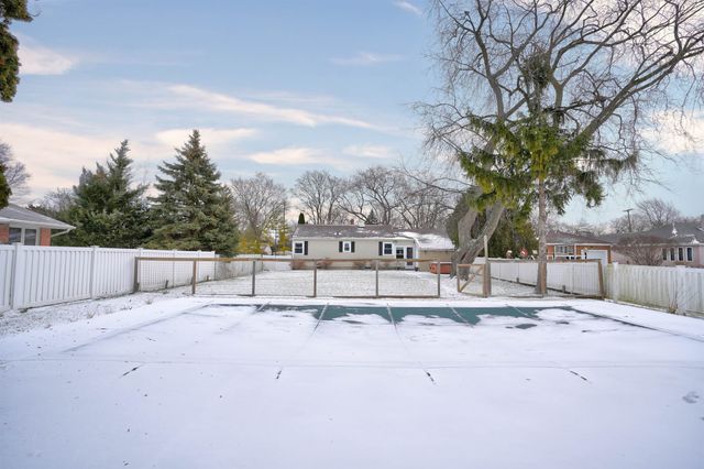 310 Burns Street, Essexville, MI 48732