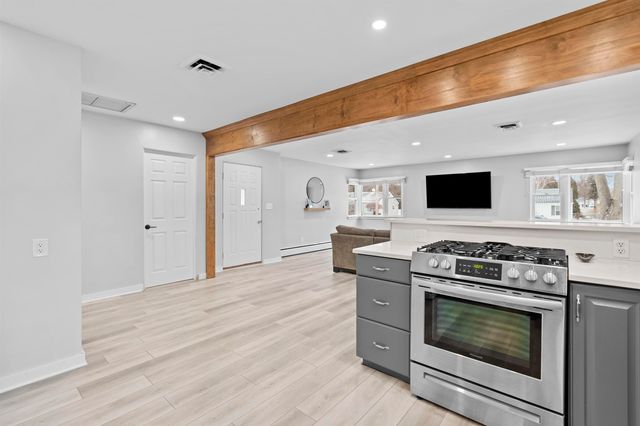 310 Burns Street, Essexville, MI 48732