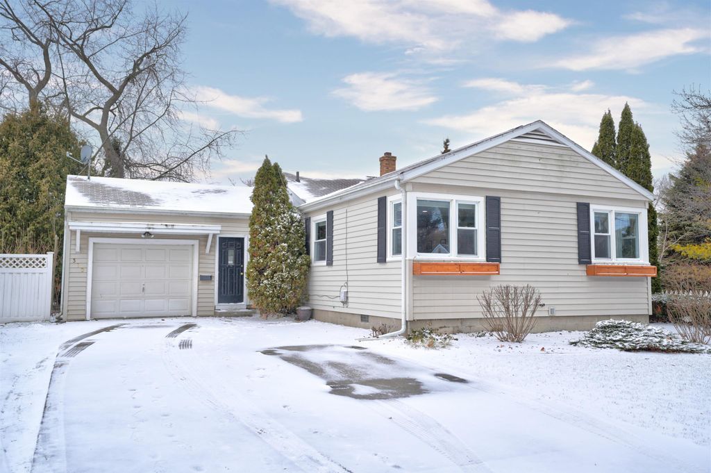 310 Burns Street, Essexville, MI 48732