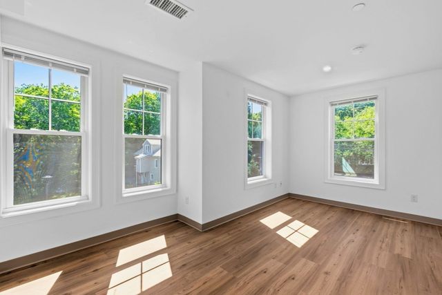 26 Union St 206, Natick, MA 01760