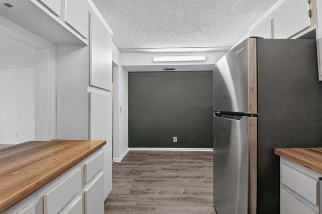720 SUNNY PINE Way G2, Greenacres, FL 33415