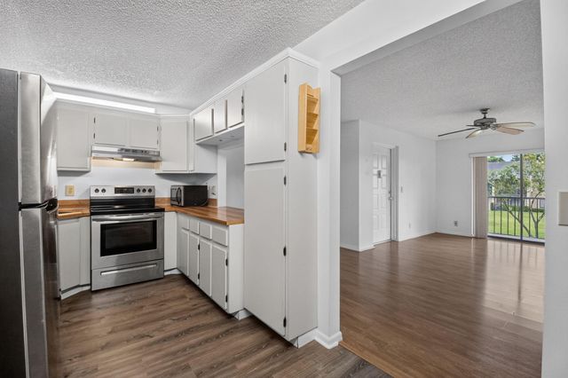 720 SUNNY PINE Way G2, Greenacres, FL 33415