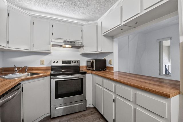 720 SUNNY PINE Way G2, Greenacres, FL 33415