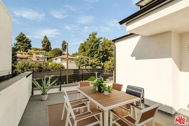 3863 N Riley Lane, Los Angeles, CA 90065