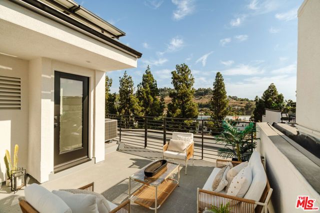 3863 N Riley Lane, Los Angeles, CA 90065