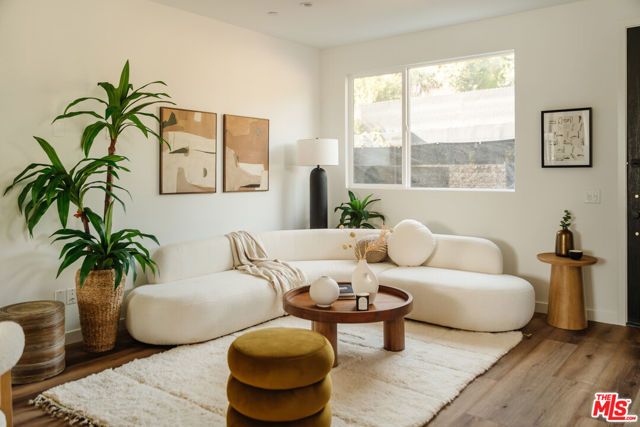 3863 N Riley Lane, Los Angeles, CA 90065