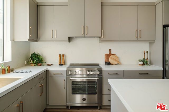 3863 N Riley Lane, Los Angeles, CA 90065
