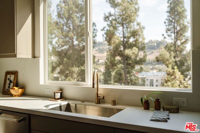 3863 N Riley Lane, Los Angeles, CA 90065