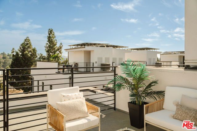 3863 N Riley Lane, Los Angeles, CA 90065