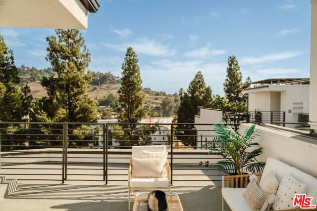 3863 N Riley Lane, Los Angeles, CA 90065