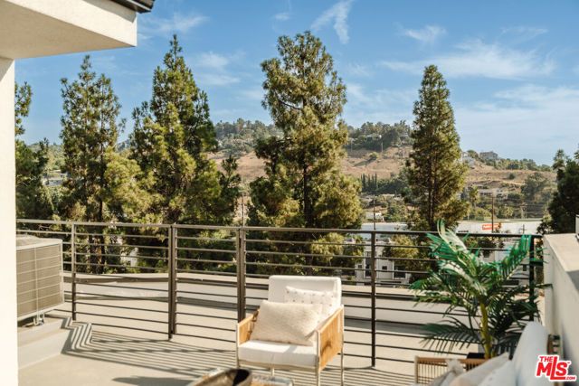3863 N Riley Lane, Los Angeles, CA 90065
