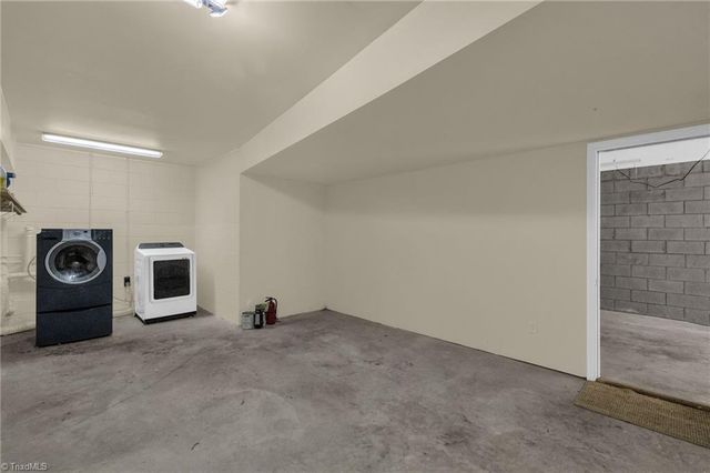 4082 Snyder Ridge Lane, Winston-salem, NC 27107