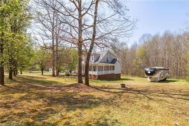 4082 Snyder Ridge Lane, Winston-salem, NC 27107