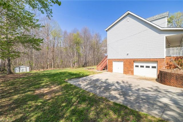 4082 Snyder Ridge Lane, Winston-salem, NC 27107