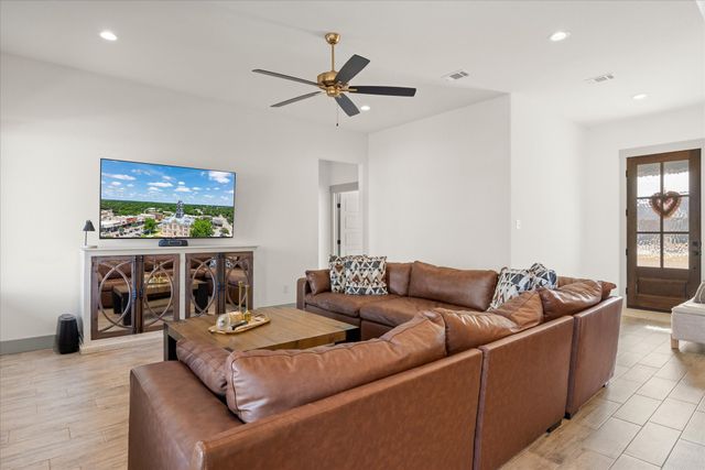 9217 Parkview Circle, Tolar, TX 76476