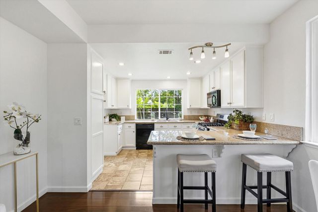 5566 Coral Creek Way, Elk Grove, CA 95758