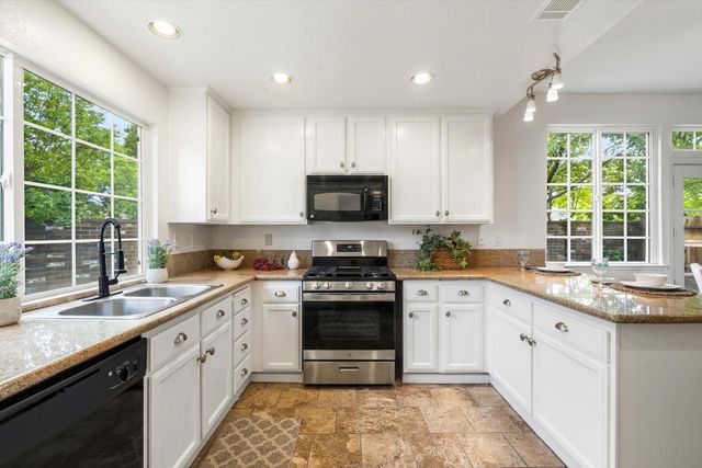 5566 Coral Creek Way, Elk Grove, CA 95758