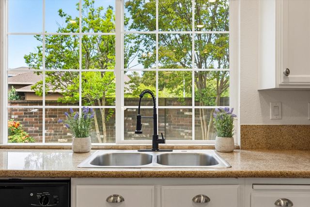 5566 Coral Creek Way, Elk Grove, CA 95758