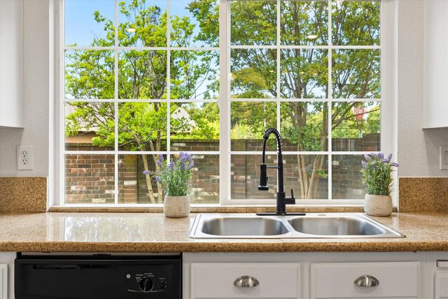 5566 Coral Creek Way, Elk Grove, CA 95758