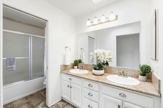 5566 Coral Creek Way, Elk Grove, CA 95758