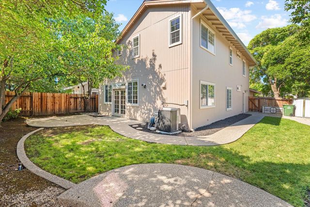 5566 Coral Creek Way, Elk Grove, CA 95758