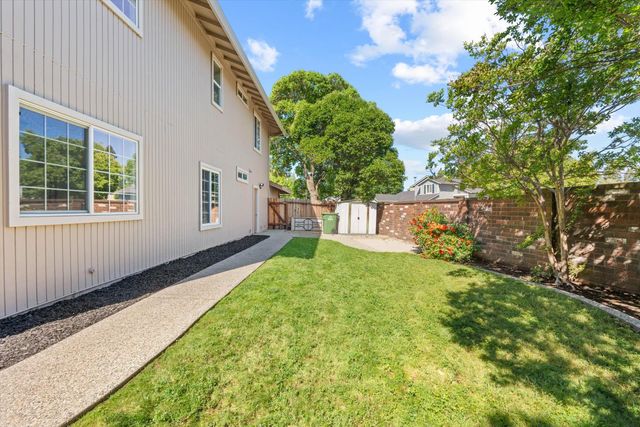 5566 Coral Creek Way, Elk Grove, CA 95758