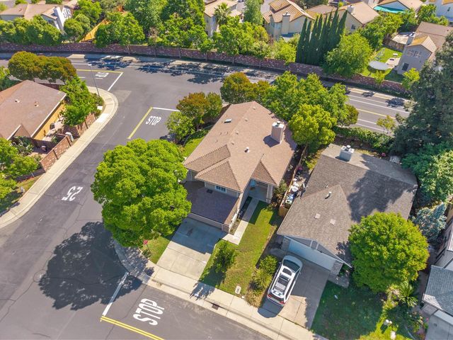5566 Coral Creek Way, Elk Grove, CA 95758