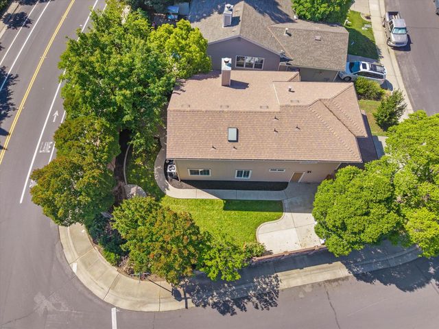 5566 Coral Creek Way, Elk Grove, CA 95758