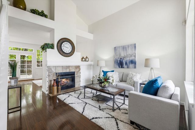5566 Coral Creek Way, Elk Grove, CA 95758