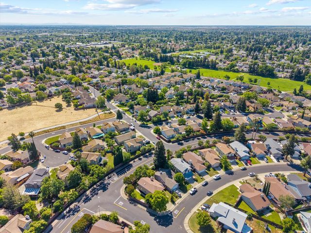 5566 Coral Creek Way, Elk Grove, CA 95758