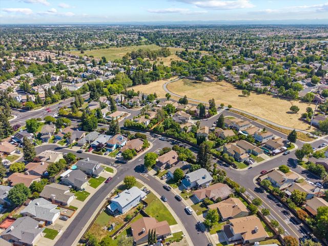 5566 Coral Creek Way, Elk Grove, CA 95758