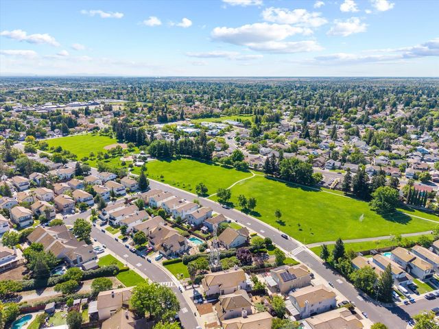 5566 Coral Creek Way, Elk Grove, CA 95758
